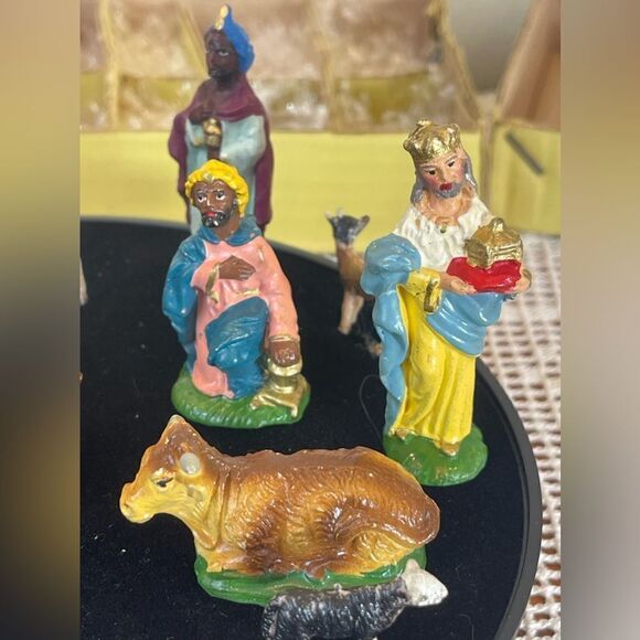 Vintage nativity scene figures | Baby Jesus | Holly nativity scene || Christmas - Picture 10 of 11